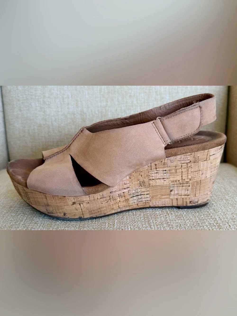 Clark’s Artisan Women’s Beige Tan Nude Leather Suede Cork Wedge Sandals 9M